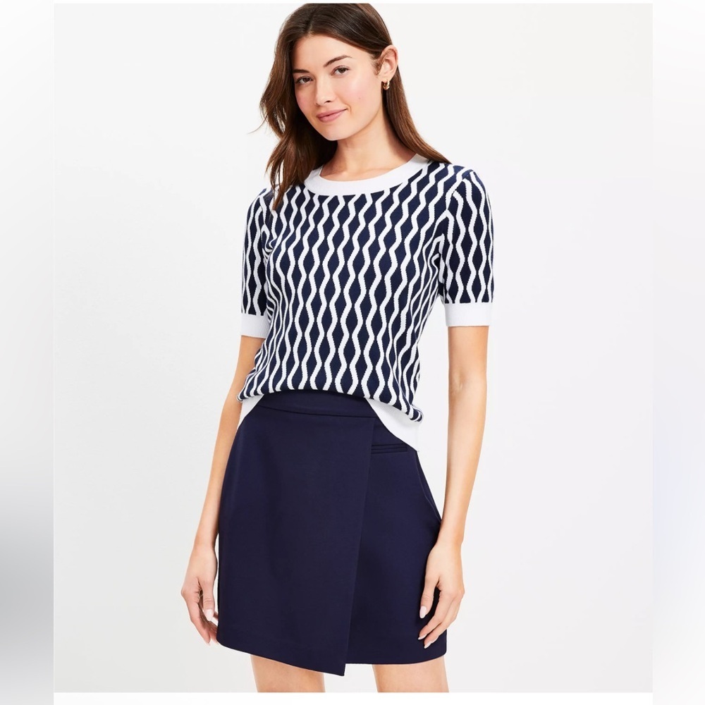 LOFT Navy and white textured chic blouse